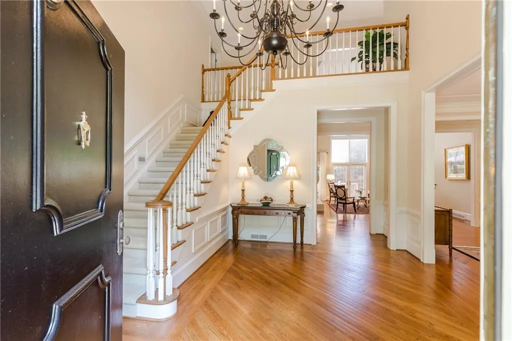 5305 Old Hundred Lane, Sandy Springs, Georgia 30327, 6 Bedrooms Bedrooms, ,4 BathroomsBathrooms,Residential,Sold,5305 Old Hundred Lane,6054186
