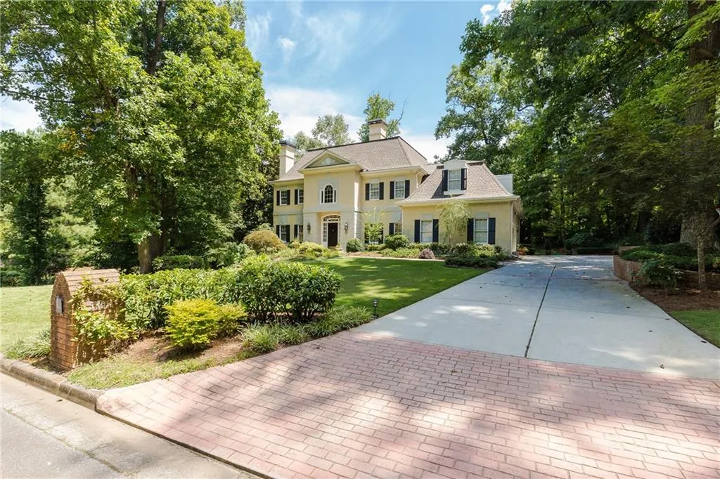 5305 Old Hundred Lane, Sandy Springs, Georgia 30327, 6 Bedrooms Bedrooms, ,4 BathroomsBathrooms,Residential,Sold,5305 Old Hundred Lane,6054186