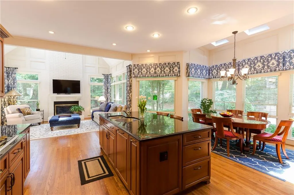 5305 Old Hundred Lane, Sandy Springs, Georgia 30327, 6 Bedrooms Bedrooms, ,4 BathroomsBathrooms,Residential,Sold,5305 Old Hundred Lane,6054186