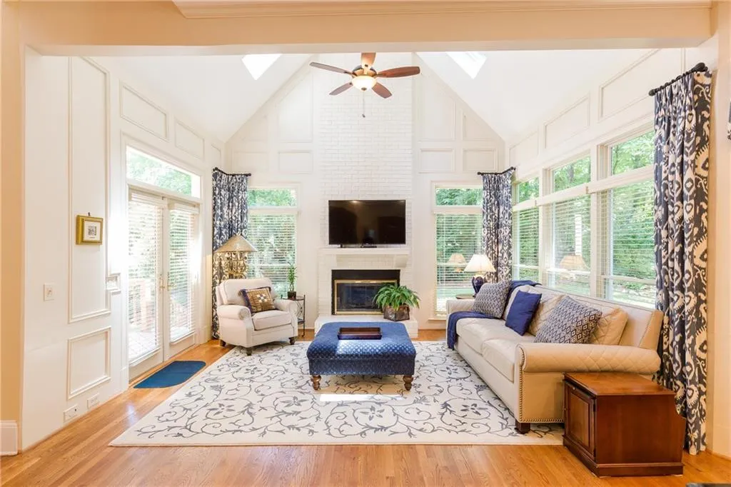 5305 Old Hundred Lane, Sandy Springs, Georgia 30327, 6 Bedrooms Bedrooms, ,4 BathroomsBathrooms,Residential,Sold,5305 Old Hundred Lane,6054186