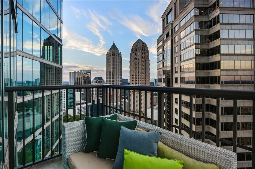 1080 Peachtree Street Ne Unit 2503, Atlanta, Georgia 30309, 2 Bedrooms Bedrooms, ,2 BathroomsBathrooms,Residential,For Sale,1080 Peachtree Street Ne Unit 2503,7669391