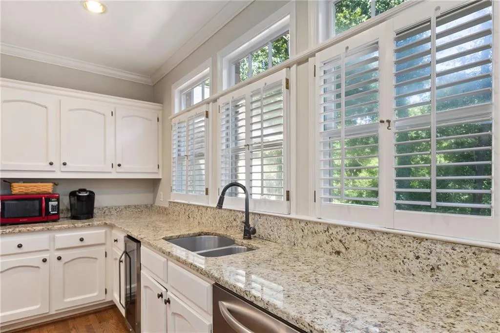 8425 Valemont Drive, Atlanta, Georgia 30350, 5 Bedrooms Bedrooms, ,4 BathroomsBathrooms,Residential,Sold,8425 Valemont Drive,6599829