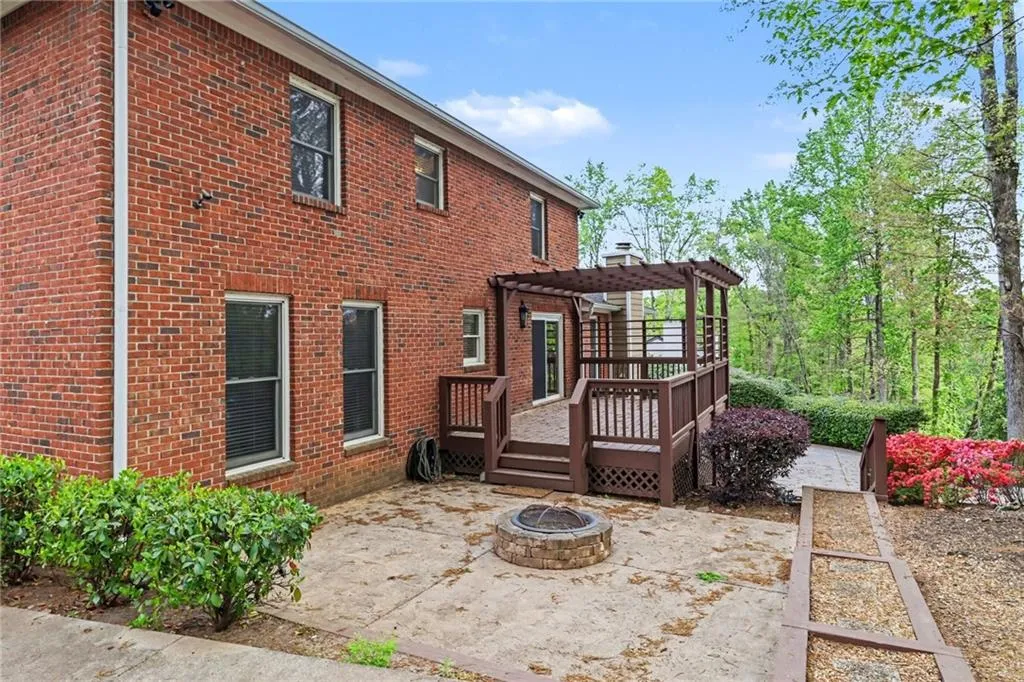 205 Marsh Glen Point, Atlanta, Georgia 30328, 5 Bedrooms Bedrooms, ,3 BathroomsBathrooms,Residential,For Sale,205 Marsh Glen Point,7751100