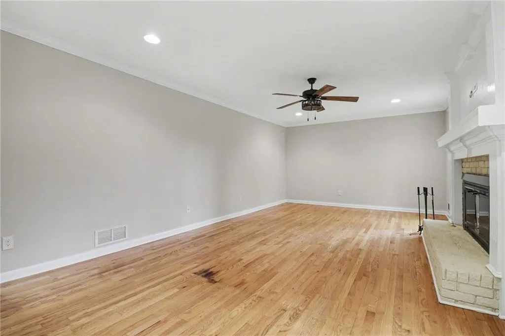 205 Marsh Glen Point, Atlanta, Georgia 30328, 5 Bedrooms Bedrooms, ,3 BathroomsBathrooms,Residential,For Sale,205 Marsh Glen Point,7751100