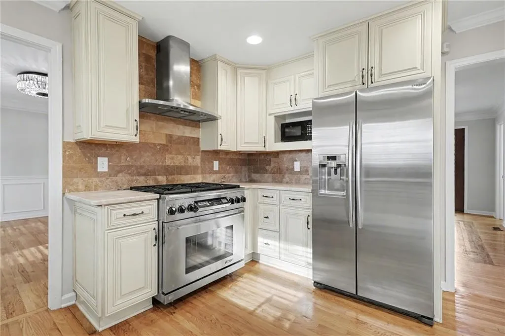 205 Marsh Glen Point, Atlanta, Georgia 30328, 5 Bedrooms Bedrooms, ,3 BathroomsBathrooms,Residential,For Sale,205 Marsh Glen Point,7751100