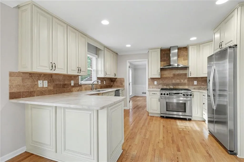 205 Marsh Glen Point, Atlanta, Georgia 30328, 5 Bedrooms Bedrooms, ,3 BathroomsBathrooms,Residential,For Sale,205 Marsh Glen Point,7751100