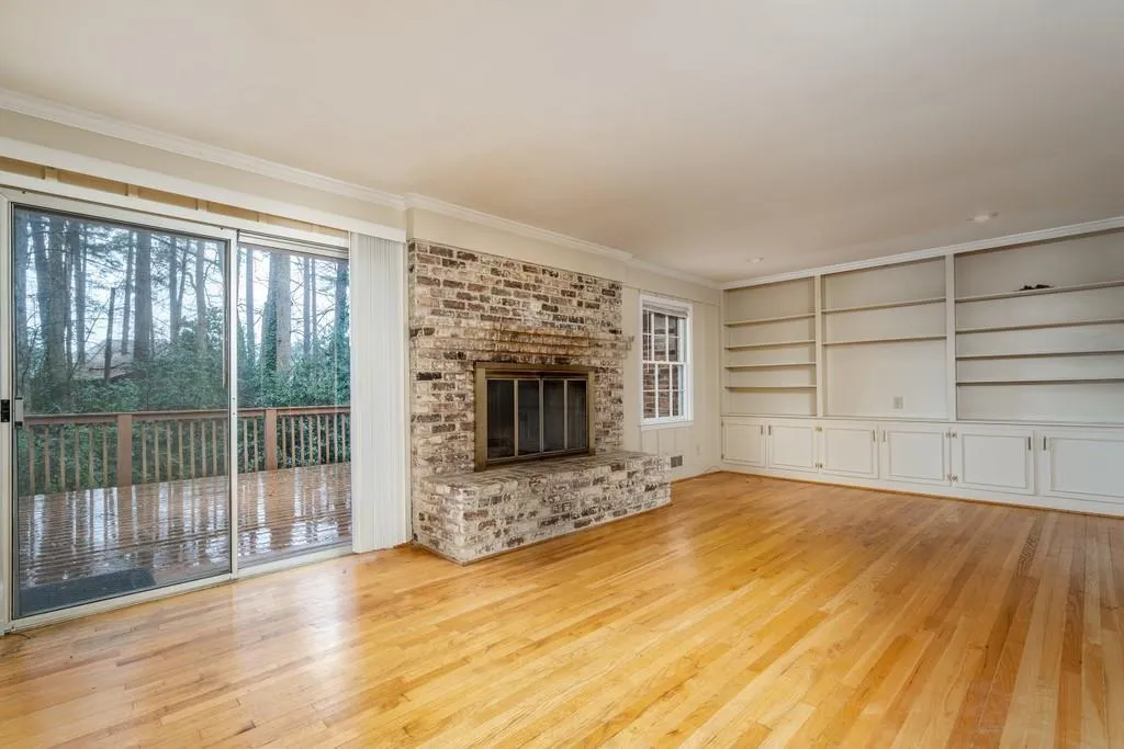 585 Spalding Drive, Atlanta, Georgia 30328, 4 Bedrooms Bedrooms, ,3 BathroomsBathrooms,Residential,Sold,585 Spalding Drive,6966491