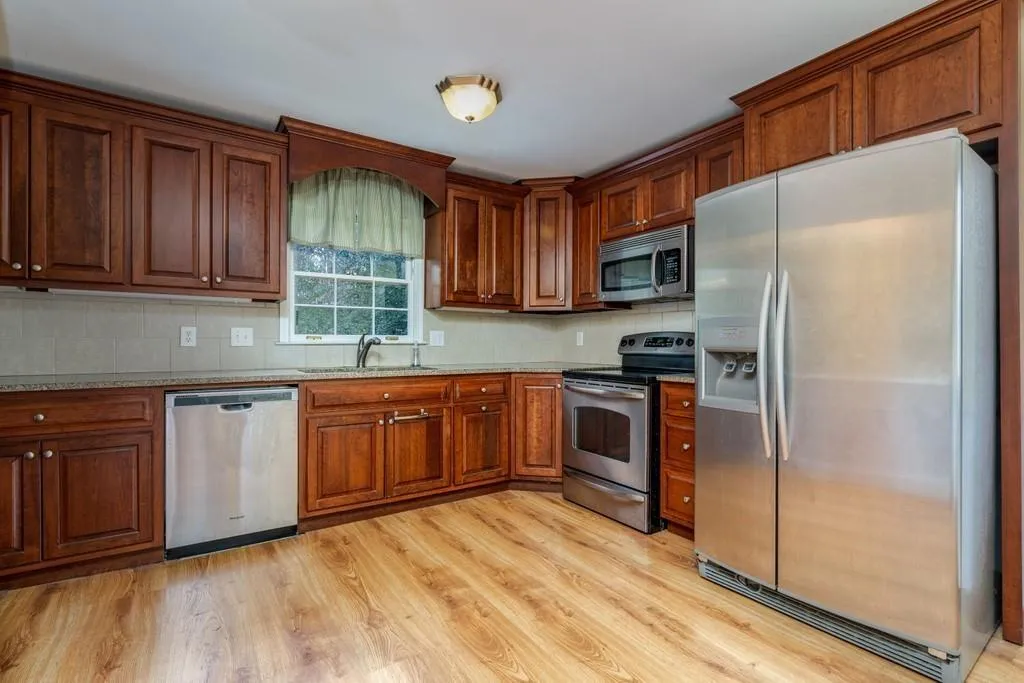 585 Spalding Drive, Atlanta, Georgia 30328, 4 Bedrooms Bedrooms, ,3 BathroomsBathrooms,Residential,Sold,585 Spalding Drive,6966491