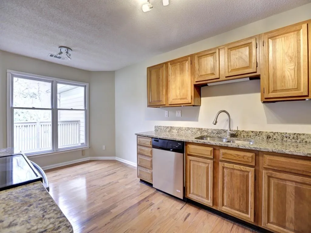 606 Garden Court Unit 606, Sandy Springs, Georgia 30328, 3 Bedrooms Bedrooms, ,2 BathroomsBathrooms,Residential,Sold,606 Garden Court Unit 606,5645265