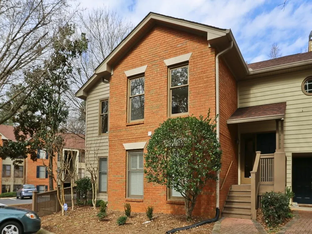 606 Garden Court Unit 606, Sandy Springs, Georgia 30328, 3 Bedrooms Bedrooms, ,2 BathroomsBathrooms,Residential,Sold,606 Garden Court Unit 606,5645265