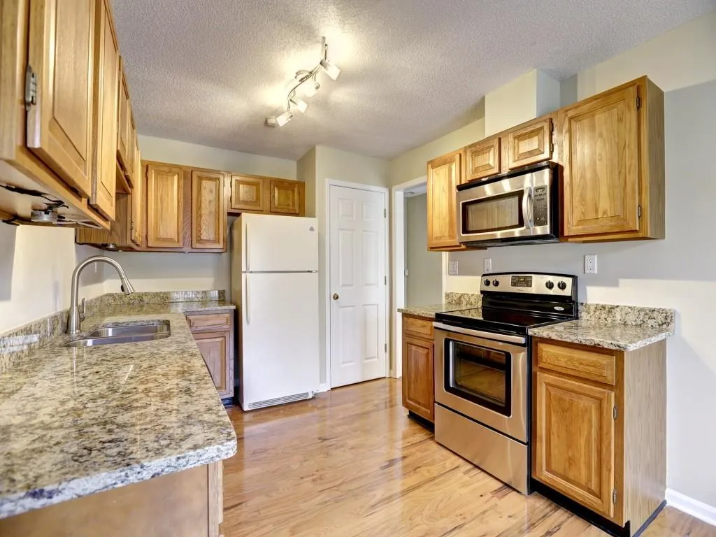 606 Garden Court Unit 606, Sandy Springs, Georgia 30328, 3 Bedrooms Bedrooms, ,2 BathroomsBathrooms,Residential,Sold,606 Garden Court Unit 606,5645265