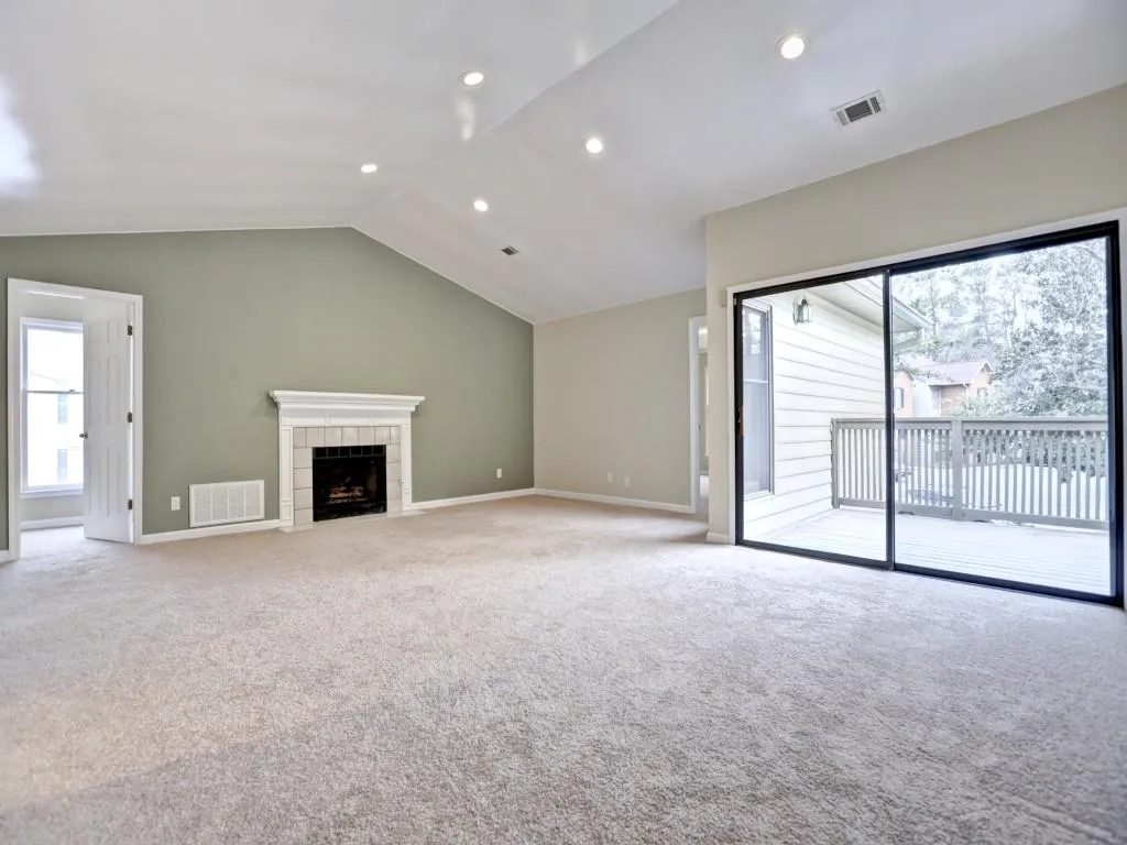 606 Garden Court Unit 606, Sandy Springs, Georgia 30328, 3 Bedrooms Bedrooms, ,2 BathroomsBathrooms,Residential,Sold,606 Garden Court Unit 606,5645265