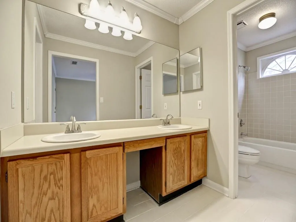 606 Garden Court Unit 606, Sandy Springs, Georgia 30328, 3 Bedrooms Bedrooms, ,2 BathroomsBathrooms,Residential,Sold,606 Garden Court Unit 606,5645265