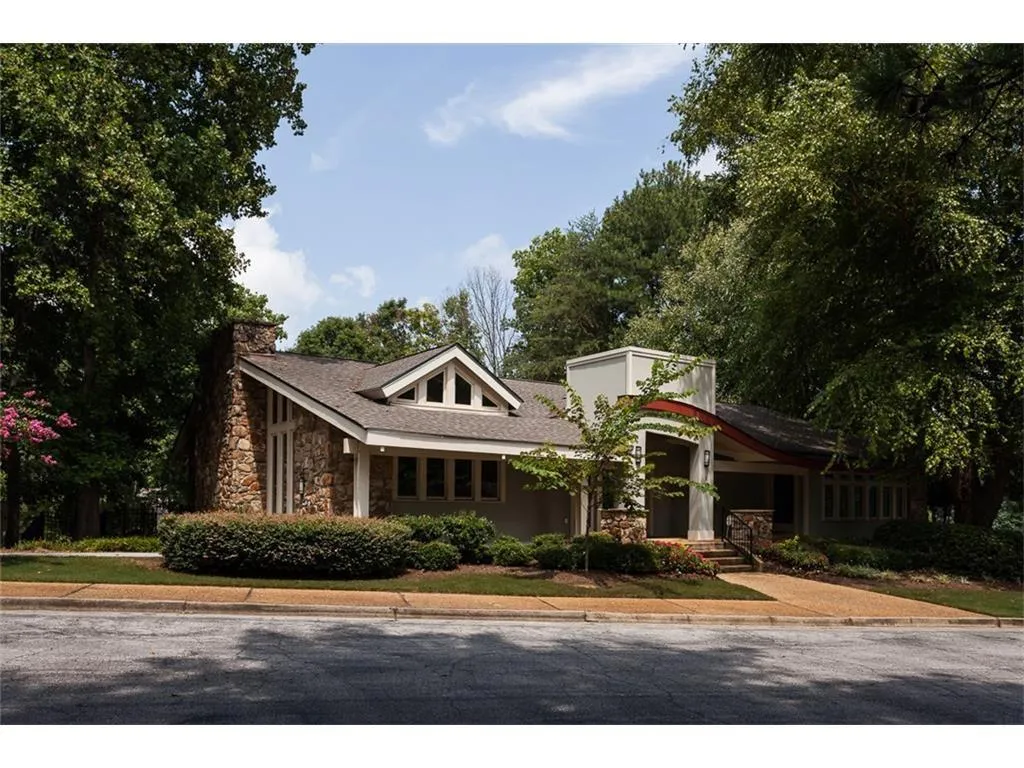 606 Garden Court Unit 606, Sandy Springs, Georgia 30328, 3 Bedrooms Bedrooms, ,2 BathroomsBathrooms,Residential,Sold,606 Garden Court Unit 606,5645265