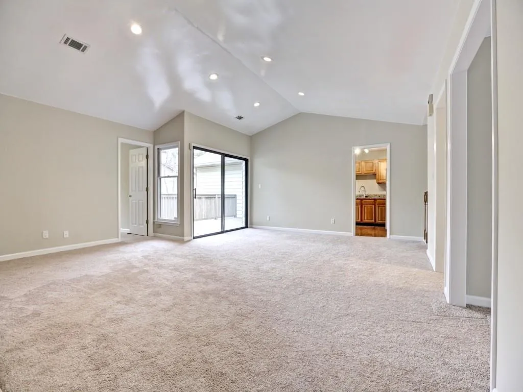 606 Garden Court Unit 606, Sandy Springs, Georgia 30328, 3 Bedrooms Bedrooms, ,2 BathroomsBathrooms,Residential,Sold,606 Garden Court Unit 606,5645265