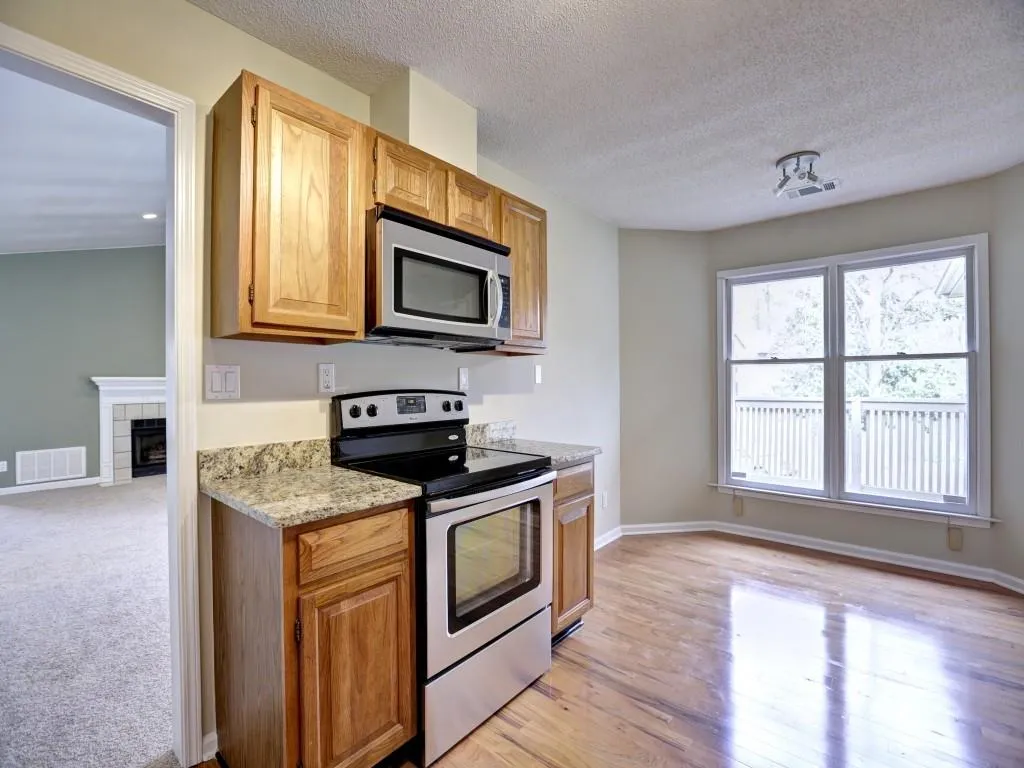 606 Garden Court Unit 606, Sandy Springs, Georgia 30328, 3 Bedrooms Bedrooms, ,2 BathroomsBathrooms,Residential,Sold,606 Garden Court Unit 606,5645265