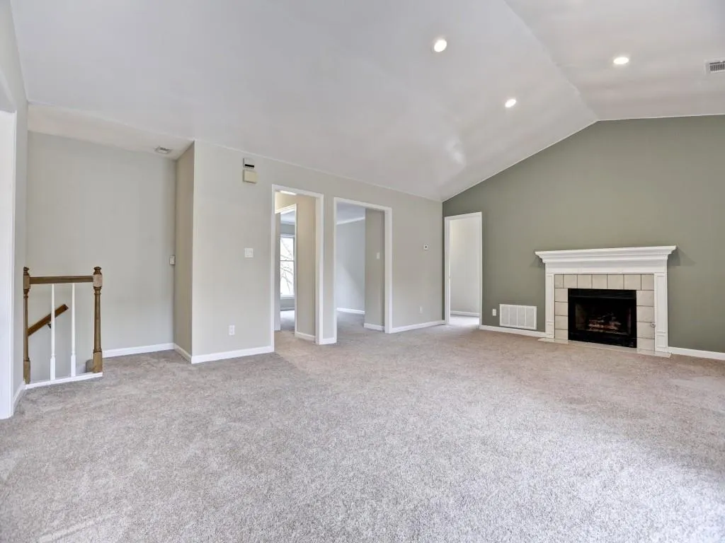 606 Garden Court Unit 606, Sandy Springs, Georgia 30328, 3 Bedrooms Bedrooms, ,2 BathroomsBathrooms,Residential,Sold,606 Garden Court Unit 606,5645265