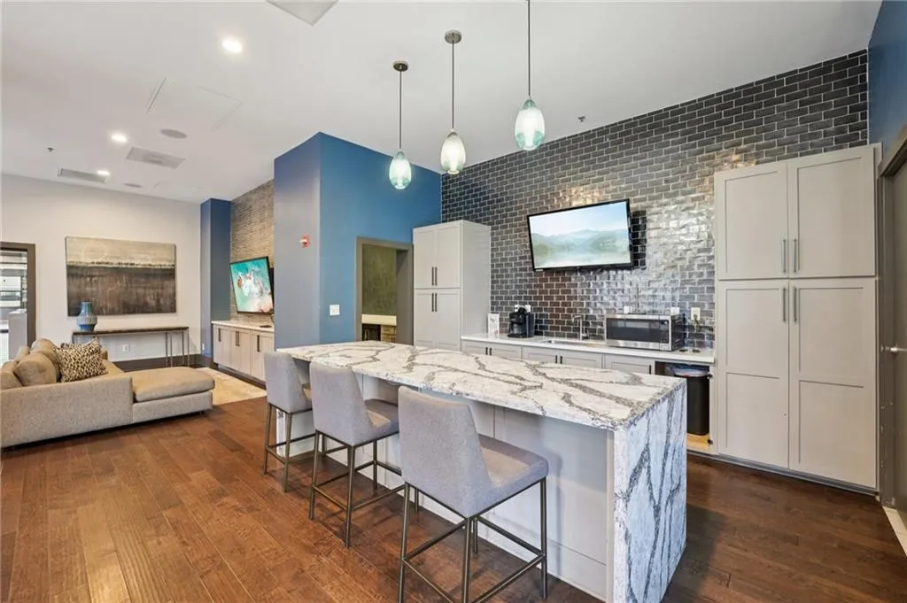 799 Hammond Drive Unit 402, Atlanta, Georgia 30328, 2 Bedrooms Bedrooms, ,2 BathroomsBathrooms,Residential,For Sale,799 Hammond Drive Unit 402,7661504