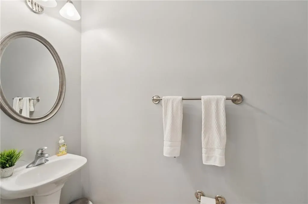 799 Hammond Drive Unit 402, Atlanta, Georgia 30328, 2 Bedrooms Bedrooms, ,2 BathroomsBathrooms,Residential,For Sale,799 Hammond Drive Unit 402,7661504