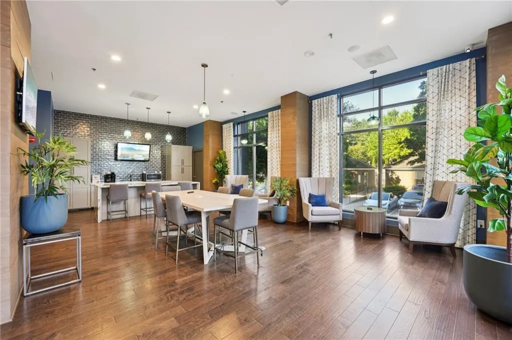 799 Hammond Drive Unit 402, Atlanta, Georgia 30328, 2 Bedrooms Bedrooms, ,2 BathroomsBathrooms,Residential,For Sale,799 Hammond Drive Unit 402,7661504