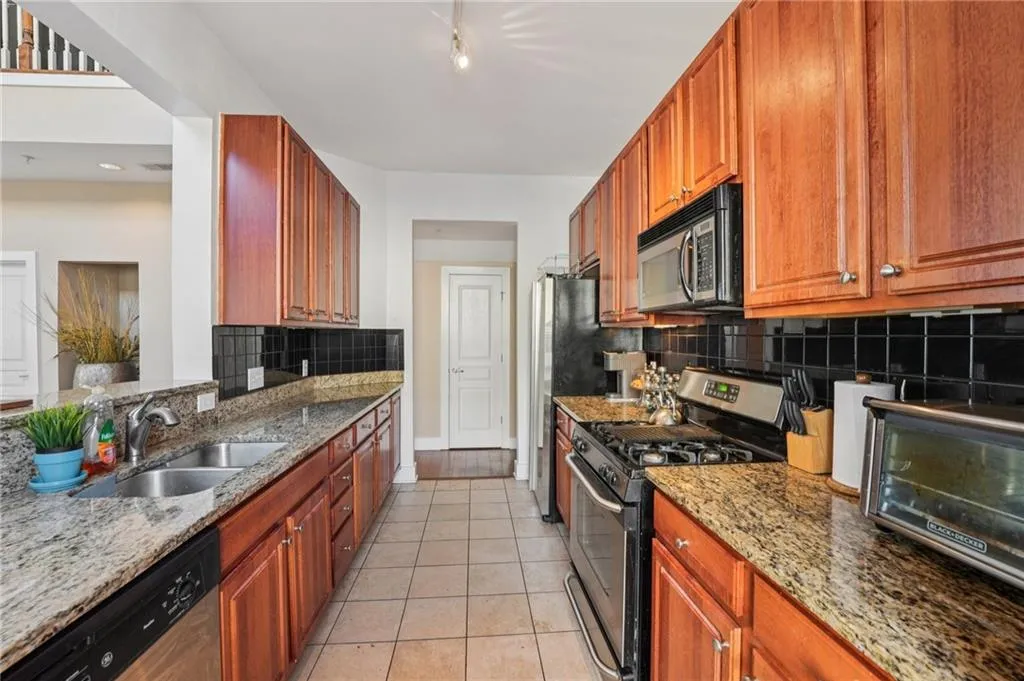 799 Hammond Drive Unit 402, Atlanta, Georgia 30328, 2 Bedrooms Bedrooms, ,2 BathroomsBathrooms,Residential,For Sale,799 Hammond Drive Unit 402,7661504