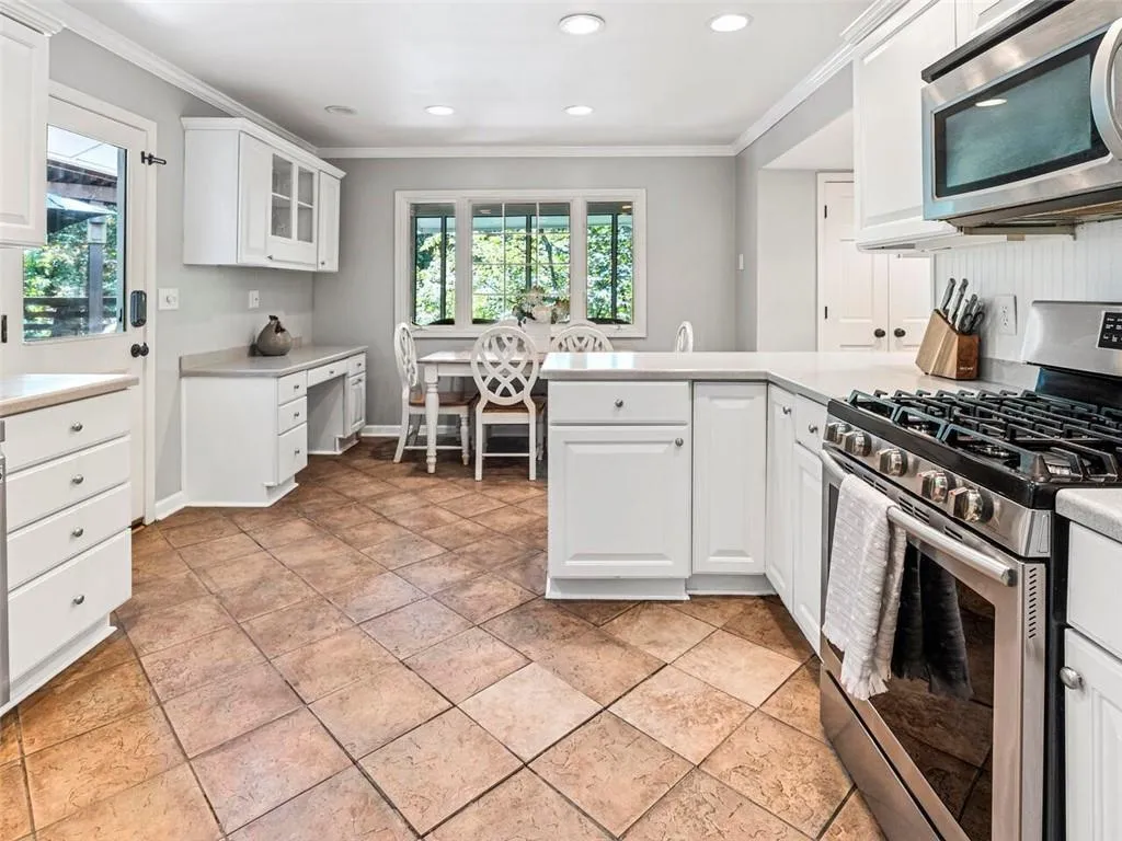 970 Winding Creek Trail, Atlanta, Georgia 30328, 4 Bedrooms Bedrooms, ,2 BathroomsBathrooms,Residential,Sold,970 Winding Creek Trail,6934014