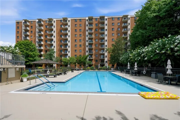 Outdoor swimming pool with integrated entry steps and perimeter safety railing