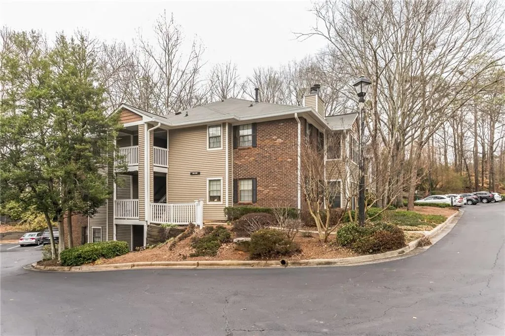 405 Barrington Hills Drive, Sandy Springs, Georgia 30350, 2 Bedrooms Bedrooms, ,2 BathroomsBathrooms,Residential,Sold,405 Barrington Hills Drive,7172312