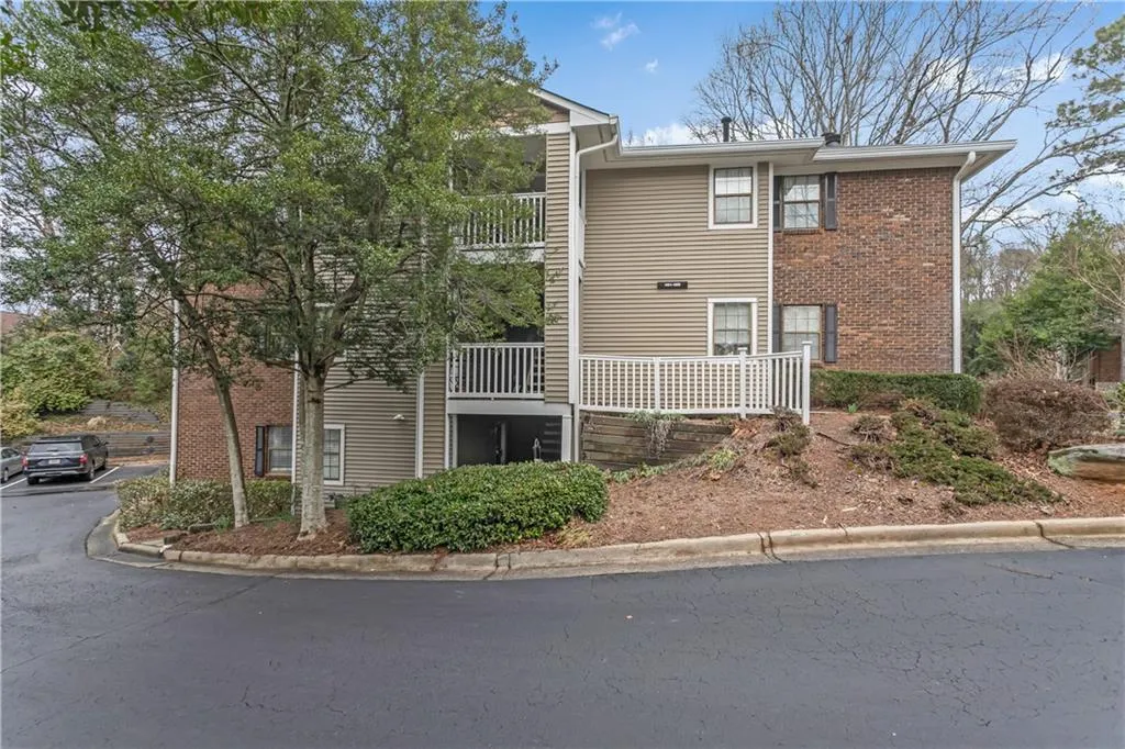 405 Barrington Hills Drive, Sandy Springs, Georgia 30350, 2 Bedrooms Bedrooms, ,2 BathroomsBathrooms,Residential,Sold,405 Barrington Hills Drive,7172312