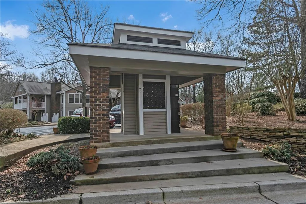 405 Barrington Hills Drive, Sandy Springs, Georgia 30350, 2 Bedrooms Bedrooms, ,2 BathroomsBathrooms,Residential,Sold,405 Barrington Hills Drive,7172312