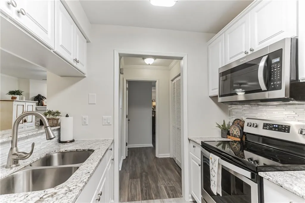 405 Barrington Hills Drive, Sandy Springs, Georgia 30350, 2 Bedrooms Bedrooms, ,2 BathroomsBathrooms,Residential,Sold,405 Barrington Hills Drive,7172312