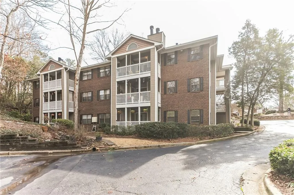 405 Barrington Hills Drive, Sandy Springs, Georgia 30350, 2 Bedrooms Bedrooms, ,2 BathroomsBathrooms,Residential,Sold,405 Barrington Hills Drive,7172312