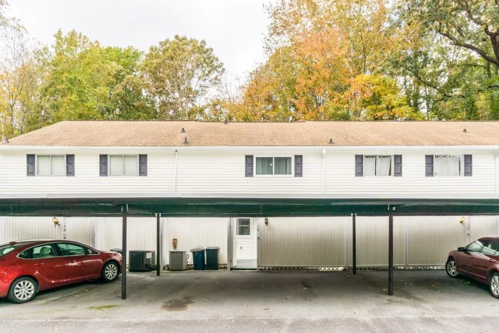 7150 Stonington Drive, Sandy Springs, Georgia 30328, 2 Bedrooms Bedrooms, ,2 BathroomsBathrooms,Residential,Sold,7150 Stonington Drive,6807578