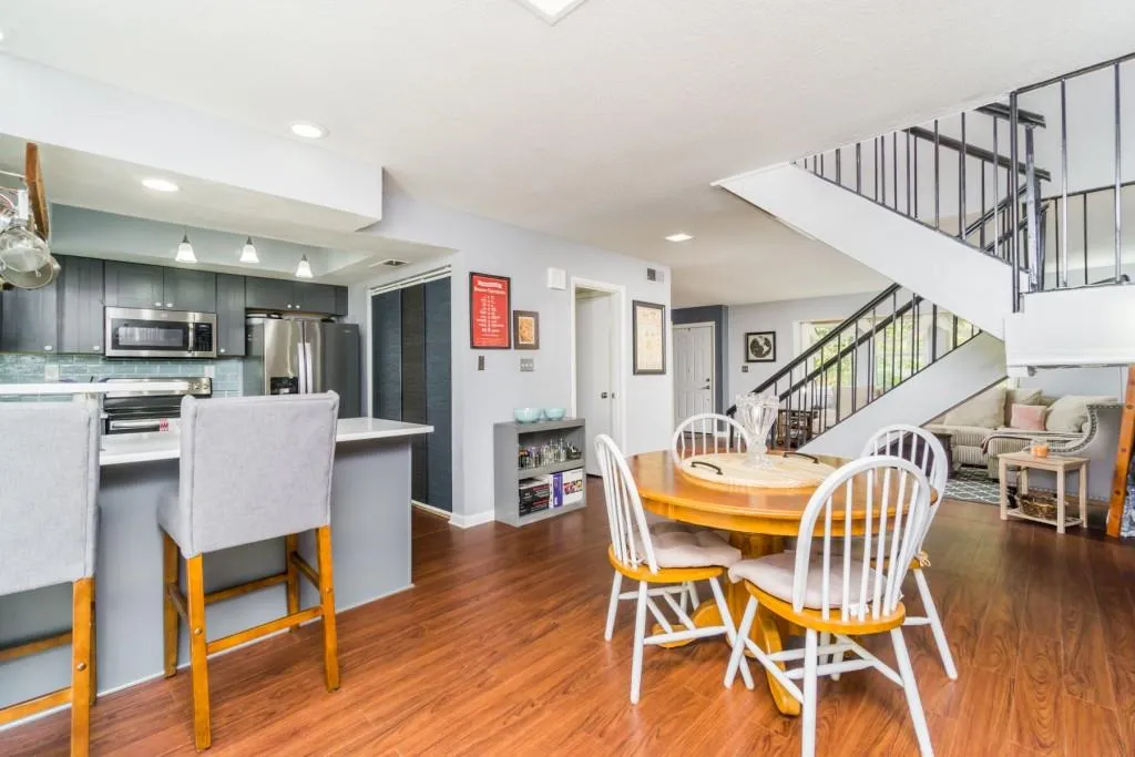 7150 Stonington Drive, Sandy Springs, Georgia 30328, 2 Bedrooms Bedrooms, ,2 BathroomsBathrooms,Residential,Sold,7150 Stonington Drive,6807578