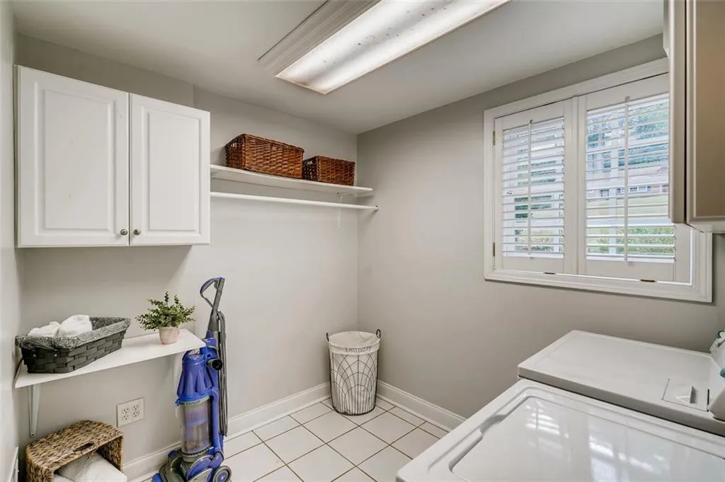 5572 Sherrell Drive Ne, Sandy Springs, Georgia 30342, 4 Bedrooms Bedrooms, ,3 BathroomsBathrooms,Residential,Sold,5572 Sherrell Drive Ne,6796560