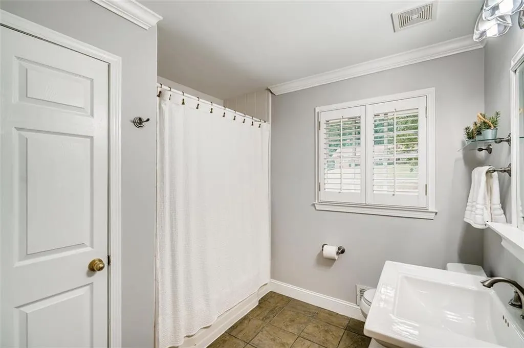 5572 Sherrell Drive Ne, Sandy Springs, Georgia 30342, 4 Bedrooms Bedrooms, ,3 BathroomsBathrooms,Residential,Sold,5572 Sherrell Drive Ne,6796560