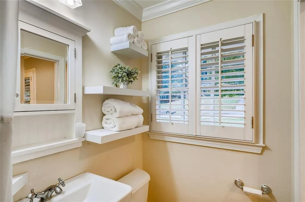 5572 Sherrell Drive Ne, Sandy Springs, Georgia 30342, 4 Bedrooms Bedrooms, ,3 BathroomsBathrooms,Residential,Sold,5572 Sherrell Drive Ne,6796560