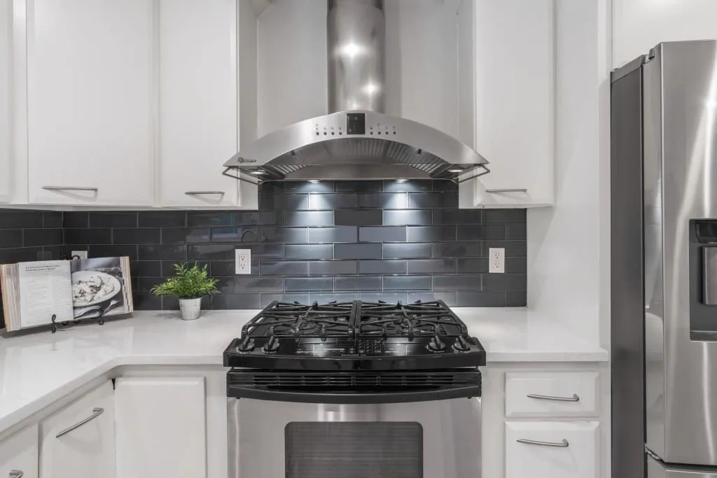 195 N Mill Court, Sandy Springs, Georgia 30328, 4 Bedrooms Bedrooms, ,3 BathroomsBathrooms,Residential,Sold,195 N Mill Court,6744800