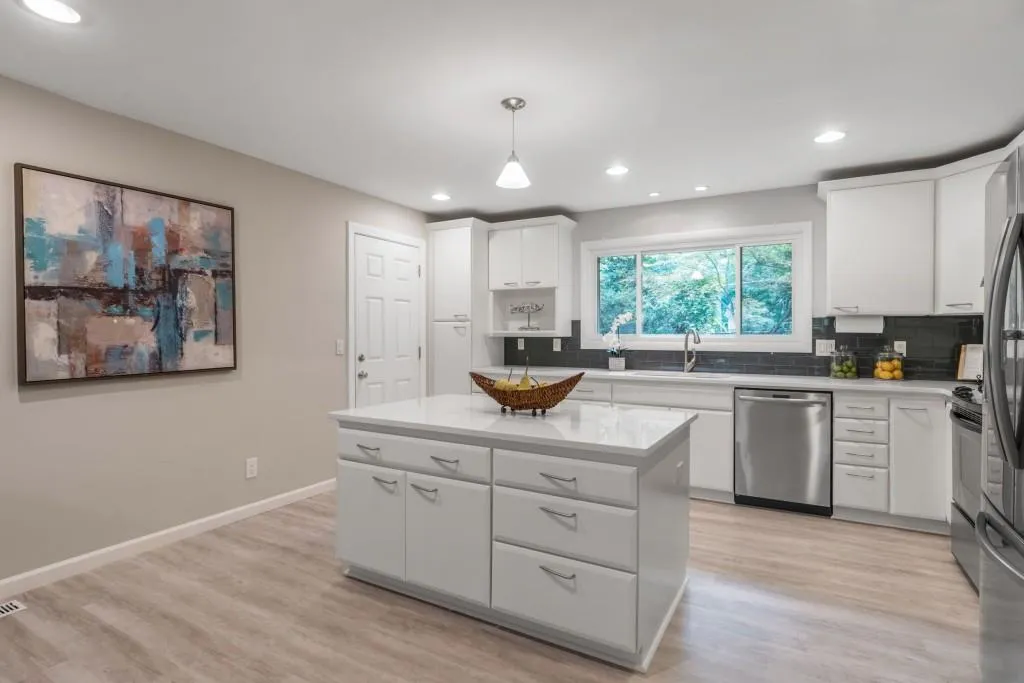 195 N Mill Court, Sandy Springs, Georgia 30328, 4 Bedrooms Bedrooms, ,3 BathroomsBathrooms,Residential,Sold,195 N Mill Court,6744800