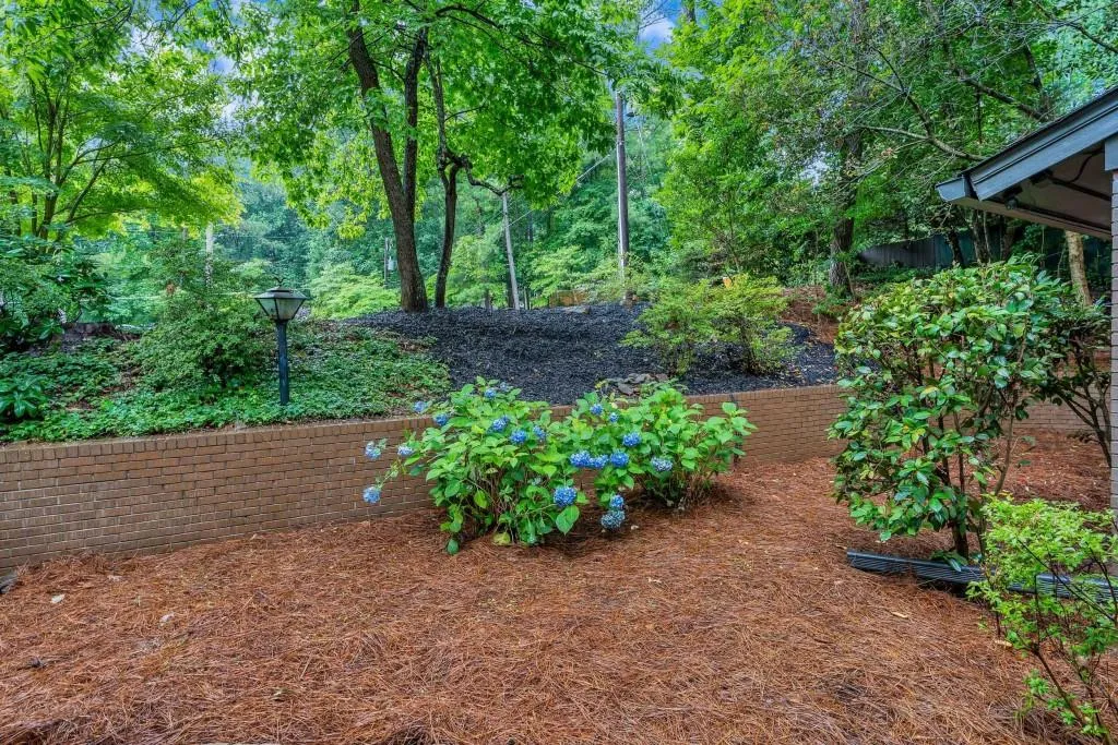 195 N Mill Court, Sandy Springs, Georgia 30328, 4 Bedrooms Bedrooms, ,3 BathroomsBathrooms,Residential,Sold,195 N Mill Court,6744800