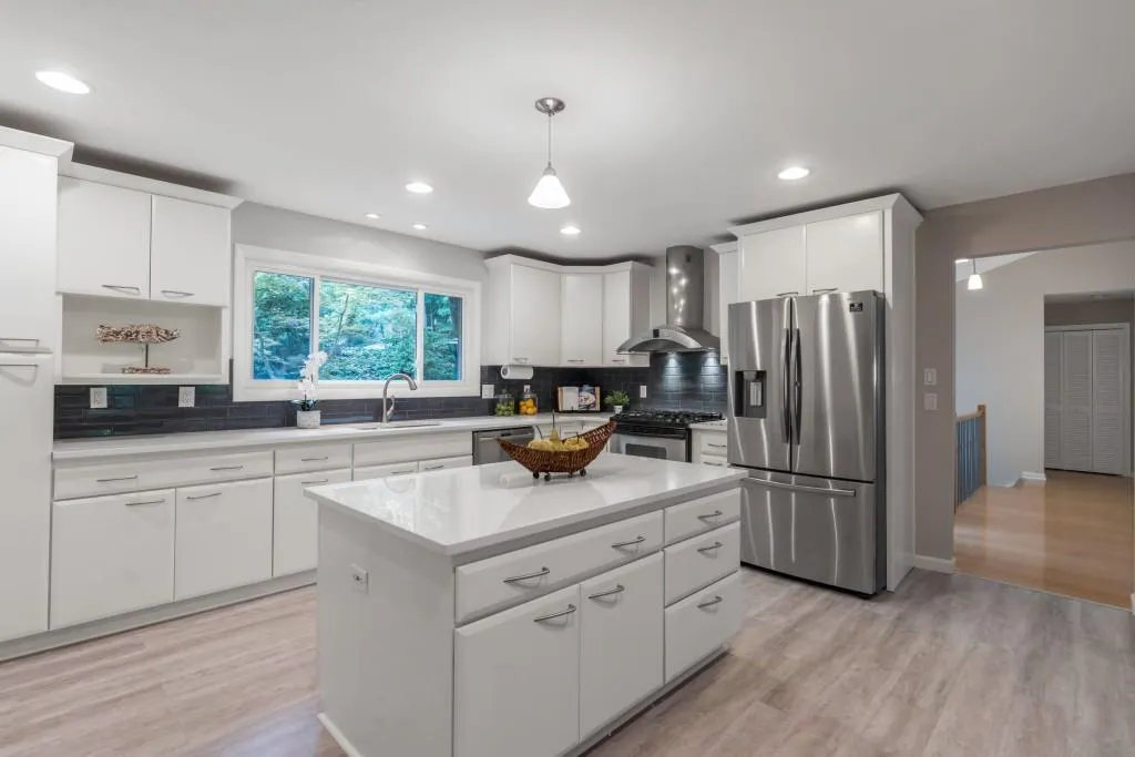 195 N Mill Court, Sandy Springs, Georgia 30328, 4 Bedrooms Bedrooms, ,3 BathroomsBathrooms,Residential,Sold,195 N Mill Court,6744800