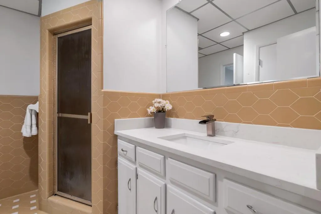 195 N Mill Court, Sandy Springs, Georgia 30328, 4 Bedrooms Bedrooms, ,3 BathroomsBathrooms,Residential,Sold,195 N Mill Court,6744800