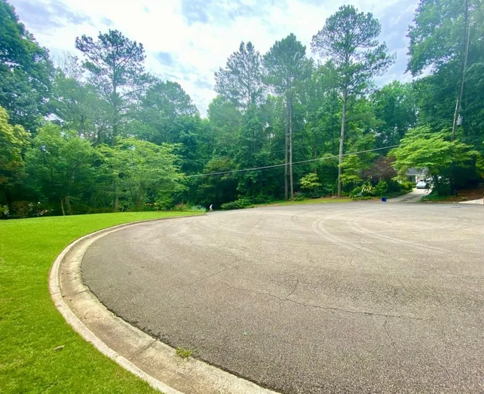 195 N Mill Court, Sandy Springs, Georgia 30328, 4 Bedrooms Bedrooms, ,3 BathroomsBathrooms,Residential,Sold,195 N Mill Court,6744800