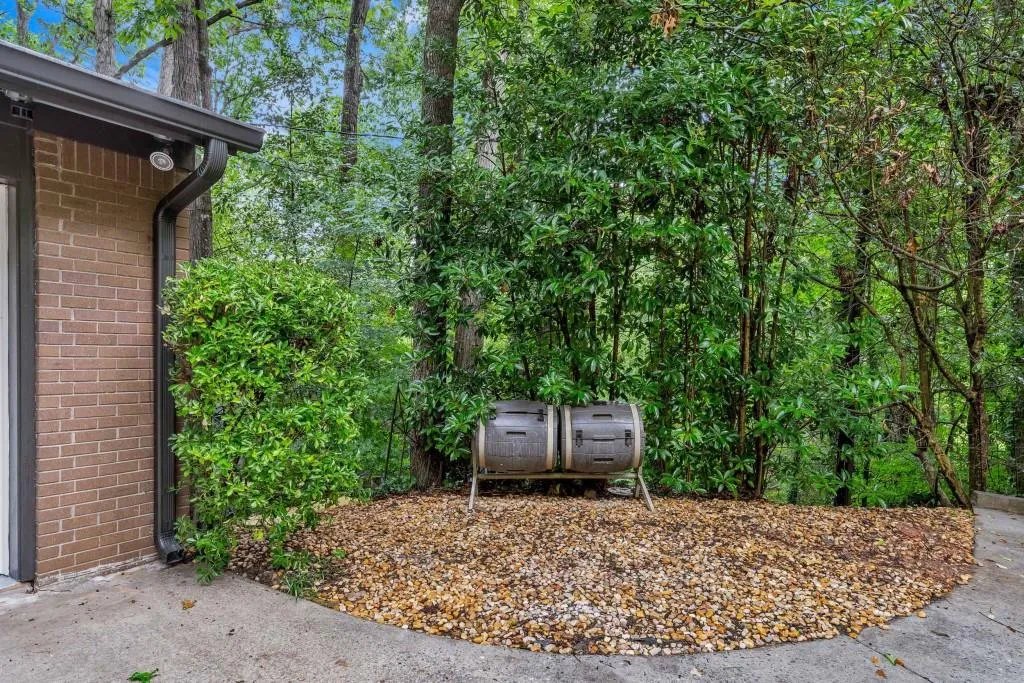 195 N Mill Court, Sandy Springs, Georgia 30328, 4 Bedrooms Bedrooms, ,3 BathroomsBathrooms,Residential,Sold,195 N Mill Court,6744800