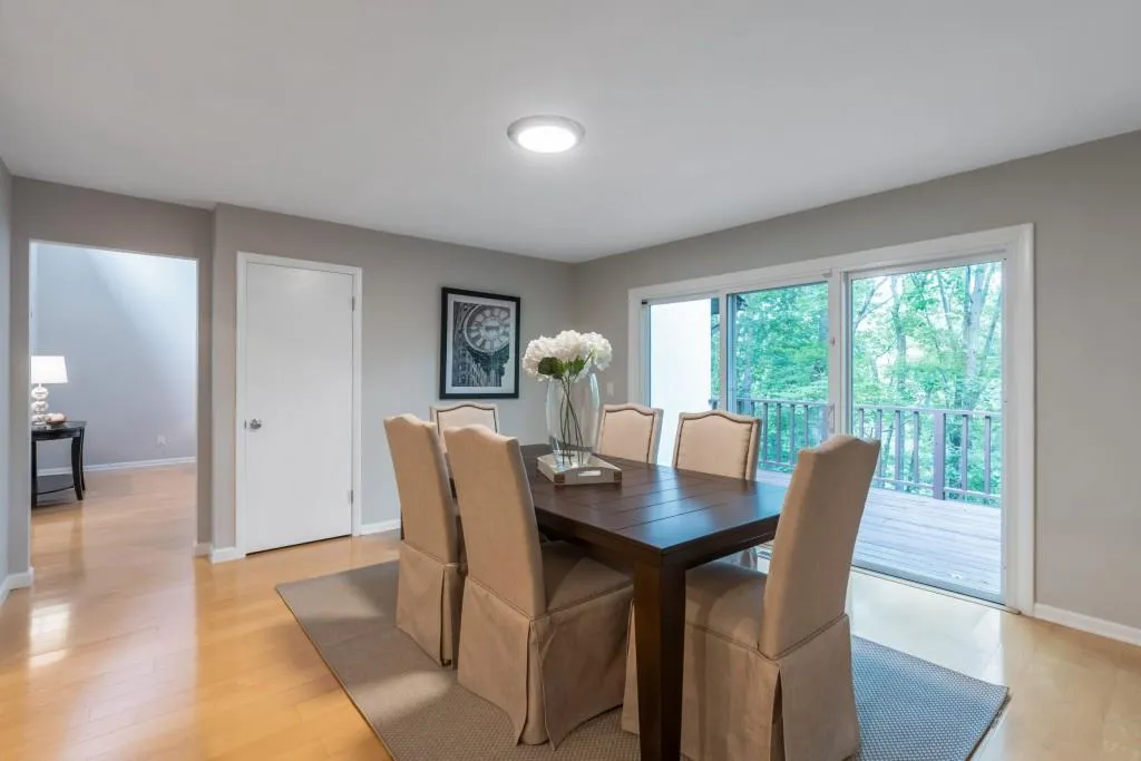 195 N Mill Court, Sandy Springs, Georgia 30328, 4 Bedrooms Bedrooms, ,3 BathroomsBathrooms,Residential,Sold,195 N Mill Court,6744800