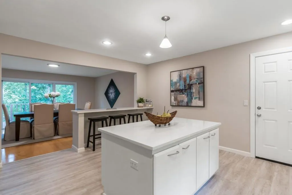 195 N Mill Court, Sandy Springs, Georgia 30328, 4 Bedrooms Bedrooms, ,3 BathroomsBathrooms,Residential,Sold,195 N Mill Court,6744800