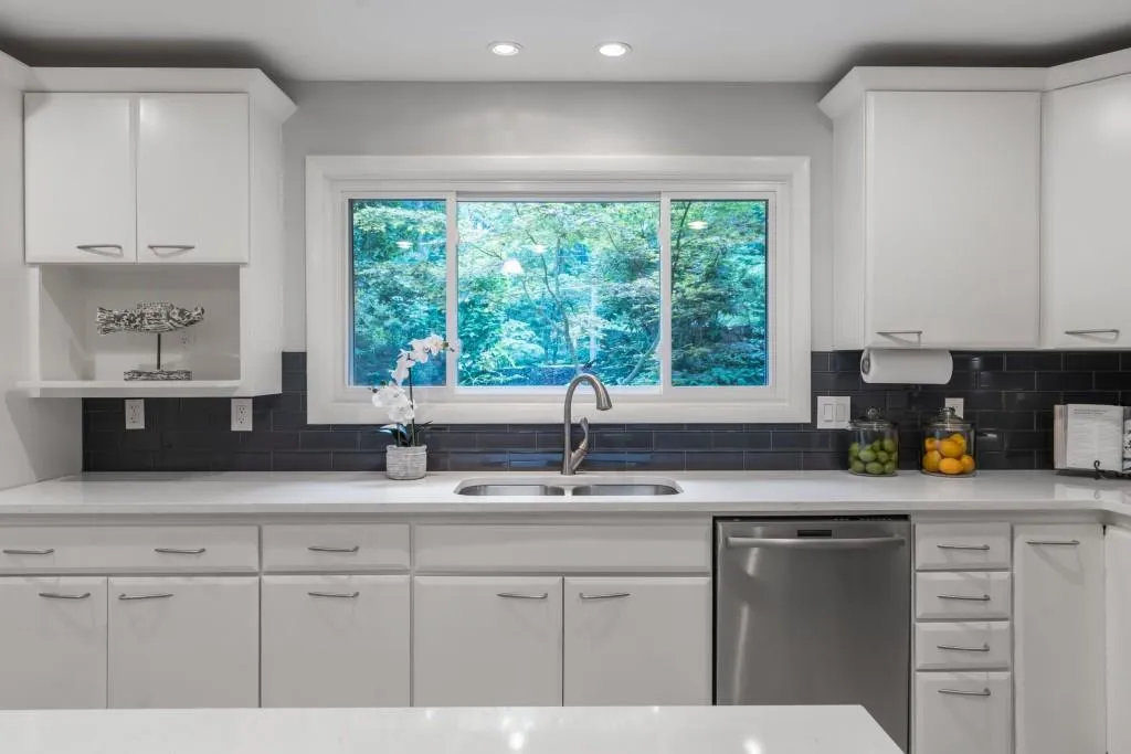 195 N Mill Court, Sandy Springs, Georgia 30328, 4 Bedrooms Bedrooms, ,3 BathroomsBathrooms,Residential,Sold,195 N Mill Court,6744800