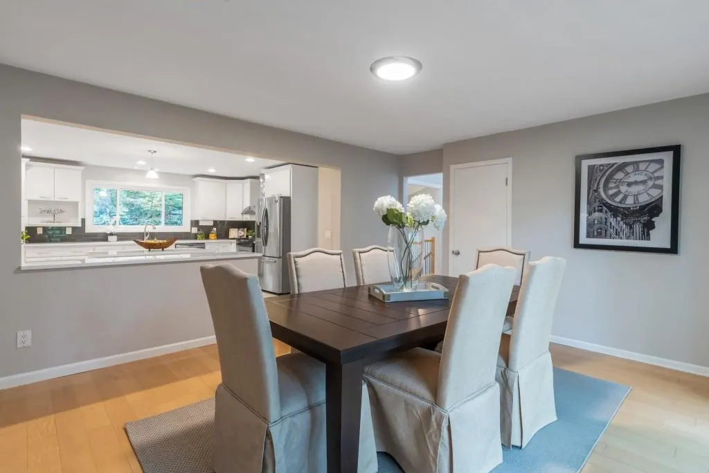 195 N Mill Court, Sandy Springs, Georgia 30328, 4 Bedrooms Bedrooms, ,3 BathroomsBathrooms,Residential,Sold,195 N Mill Court,6744800