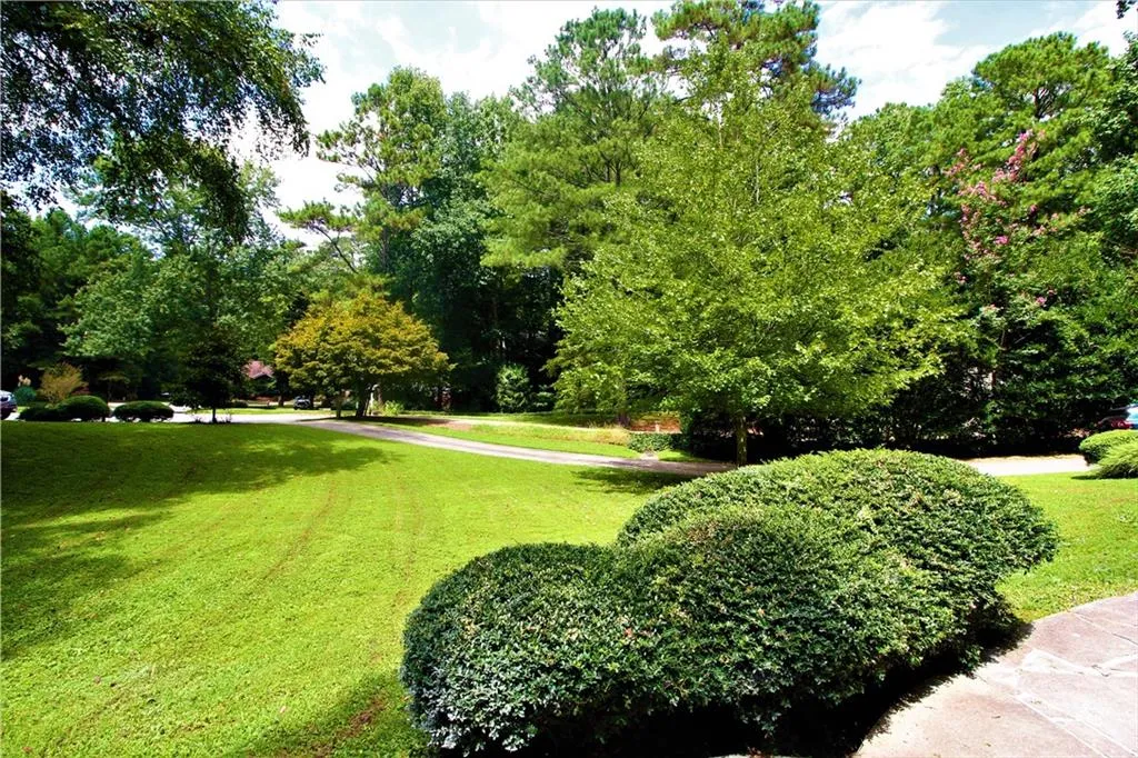 430 Lost Forest Court, Sandy Springs, Georgia 30328, 6 Bedrooms Bedrooms, ,3 BathroomsBathrooms,Residential,Sold,430 Lost Forest Court,6694430