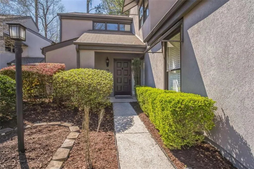 2914 Lenox Road Ne Unit 12, Atlanta, Georgia 30324, 4 Bedrooms Bedrooms, ,3 BathroomsBathrooms,Residential,Sold,2914 Lenox Road Ne Unit 12,7546808
